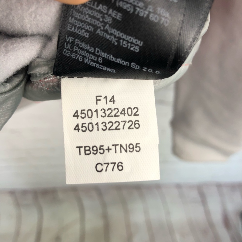 The North Face Red and Gray Puffer Jacket with Quilted Design - Picture 7 of 9